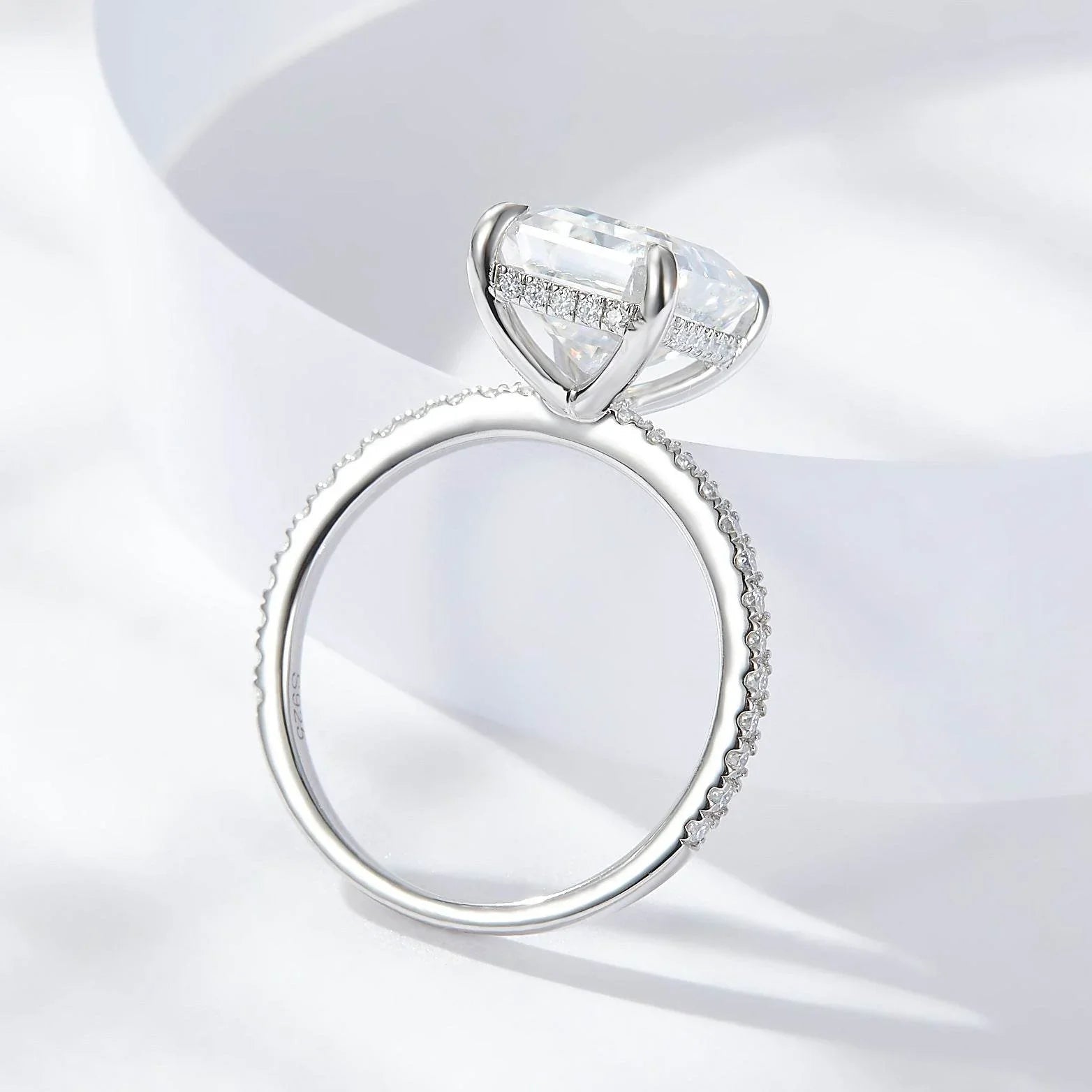 S925 Emerald Cut 4ct Moissanite Engagement Ring, 4 Carat VVS1 D-Color 3EX-Cut Moissanite Four-Prong Sterling Silver Ring